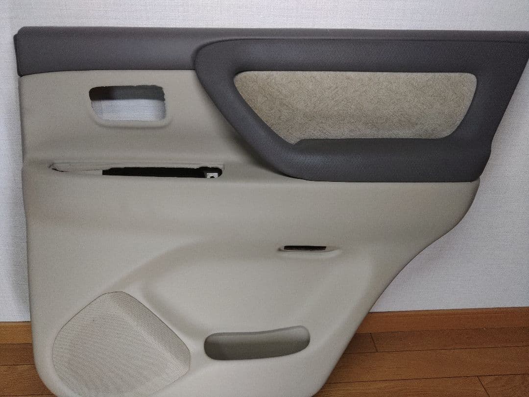 ランドクルーザー100中期型ドアトリムパネル4枚セット　ランクル100