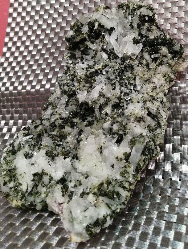 水晶 エピドート （グリーントルマリン）1.3kgーmt208