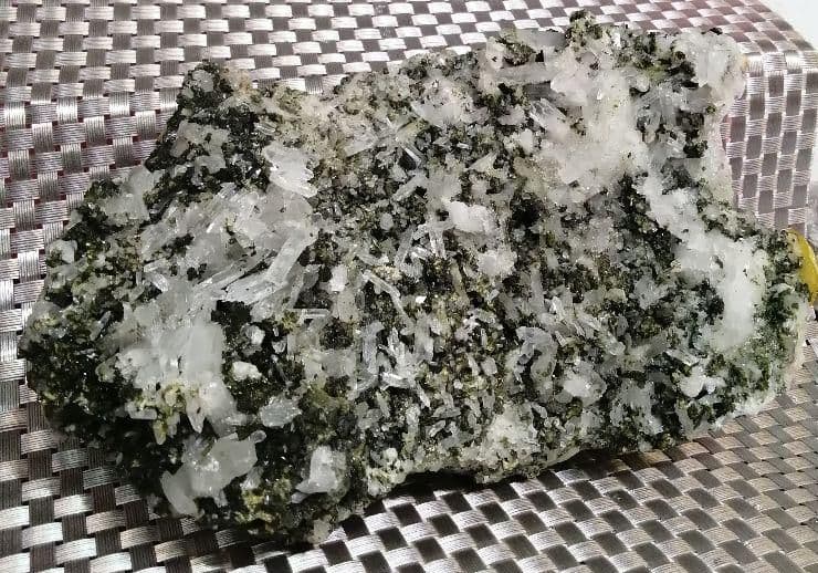 水晶 エピドート （グリーントルマリン）1.3kgーmt208