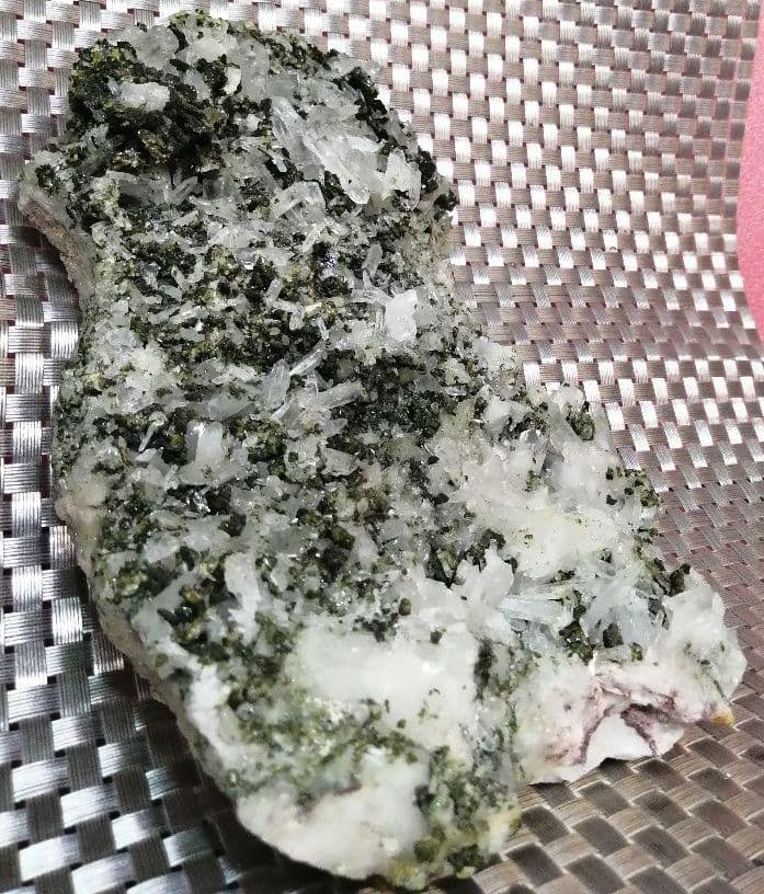 水晶 エピドート （グリーントルマリン）1.3kgーmt208