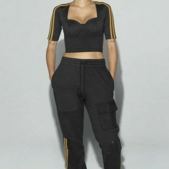 アディダス IVY PARK カップ付きベアトップ トップス ビスチェ黒