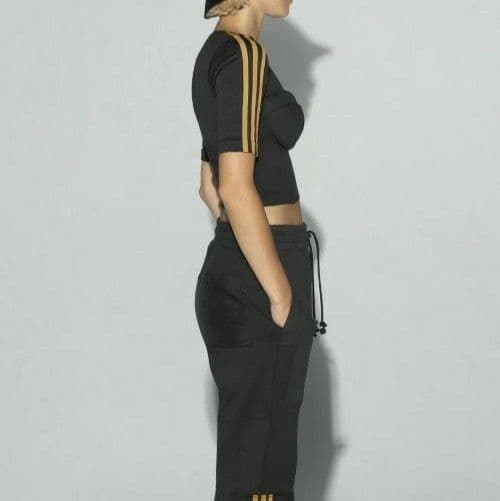 アディダス IVY PARK カップ付きベアトップ トップス ビスチェ黒