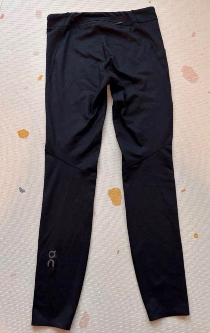 on tights ランニング　レギンス