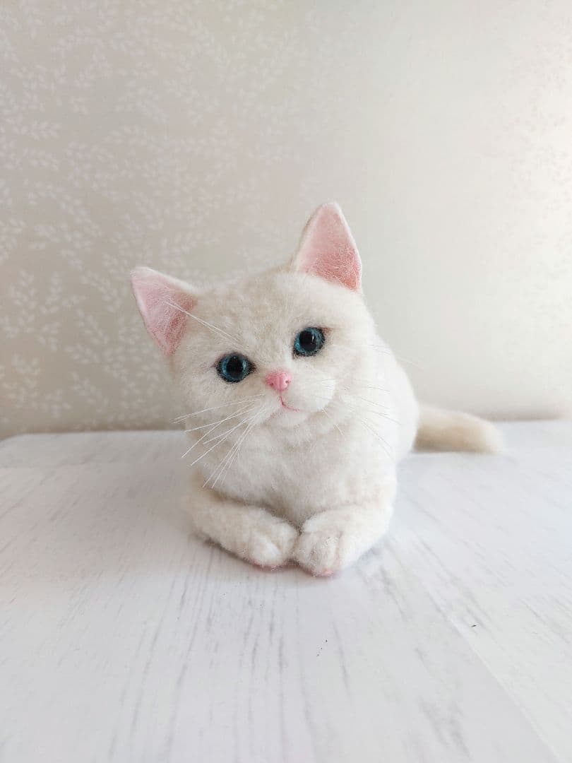 羊毛フェルト　白猫