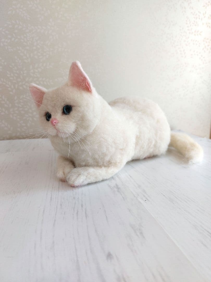 羊毛フェルト　白猫