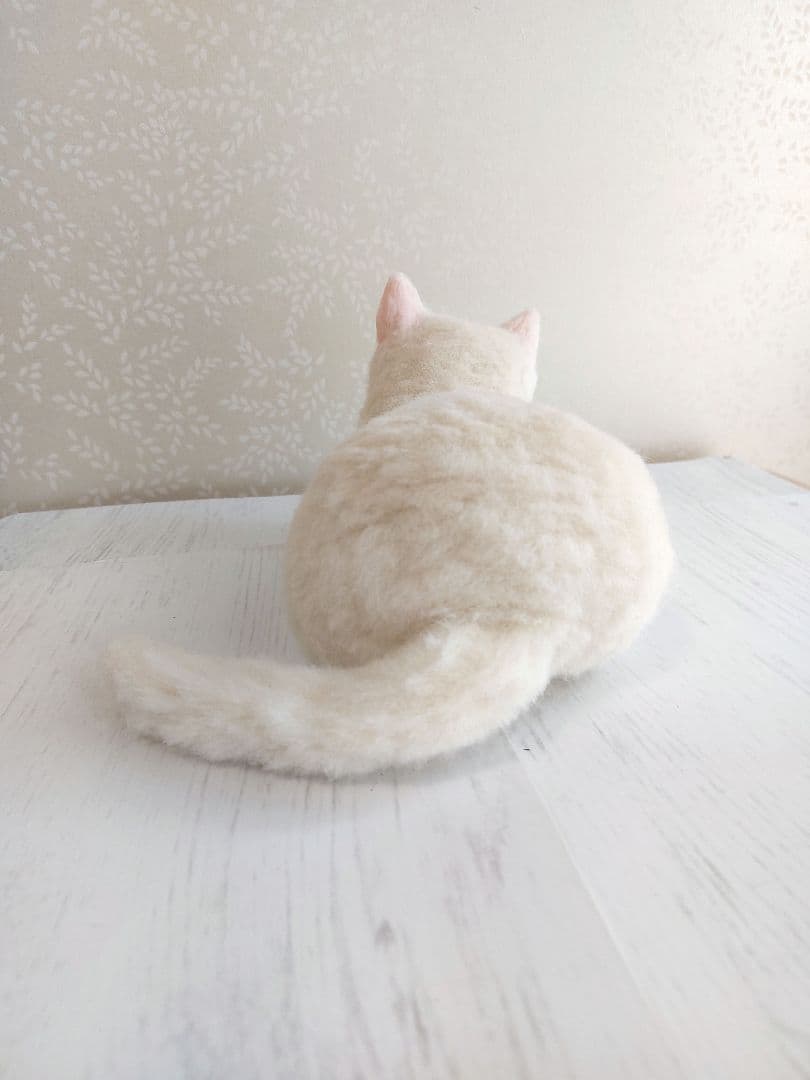 羊毛フェルト　白猫