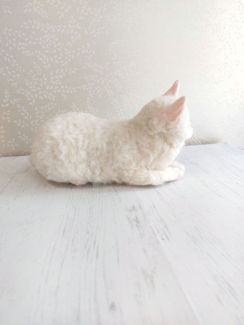 羊毛フェルト　白猫
