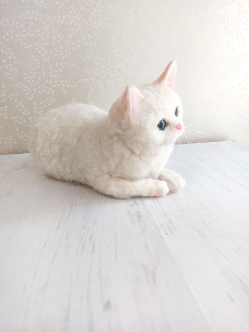 羊毛フェルト　白猫
