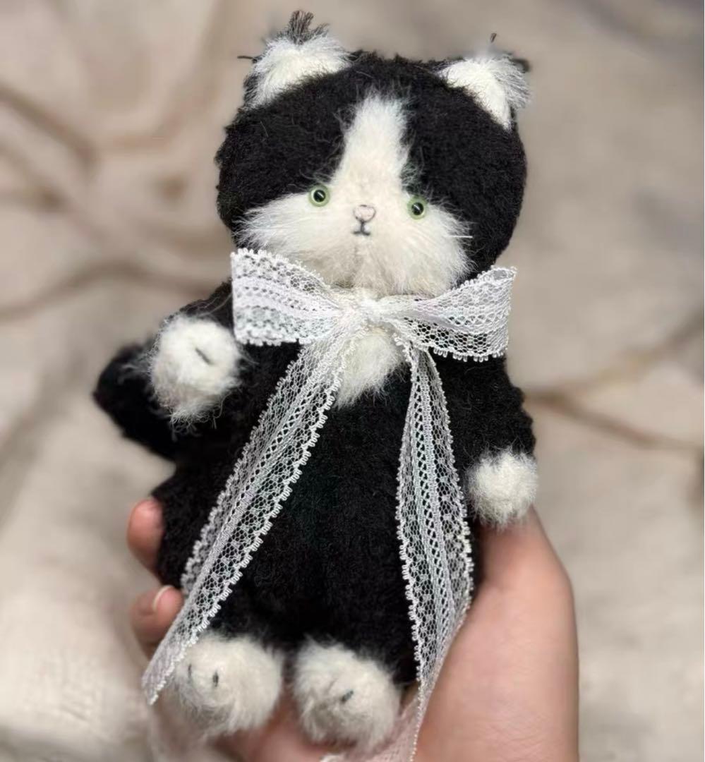 クールなモノクロ仔猫 アーティストベア 海外作家 ハンドメイド ぬいぐるみ