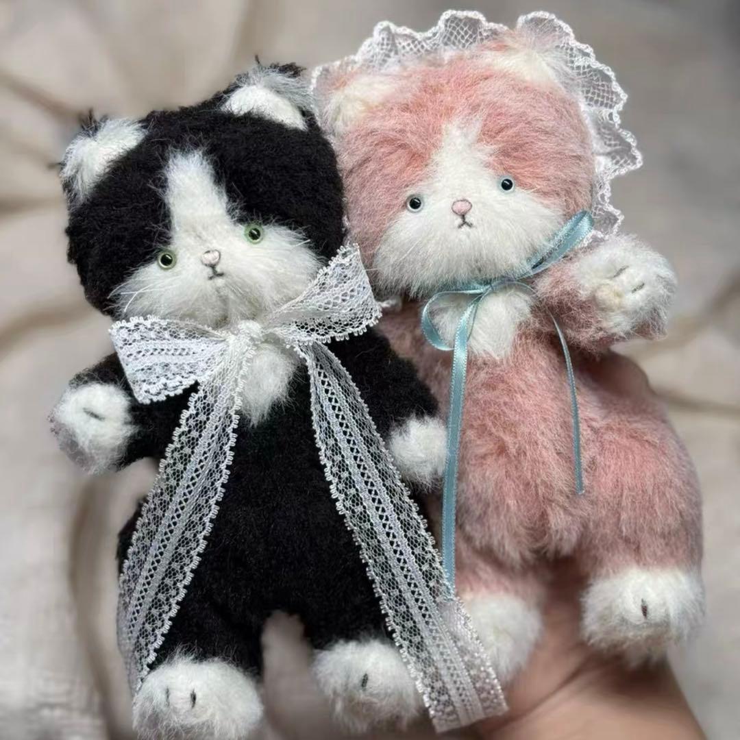 クールなモノクロ仔猫 アーティストベア 海外作家 ハンドメイド ぬいぐるみ