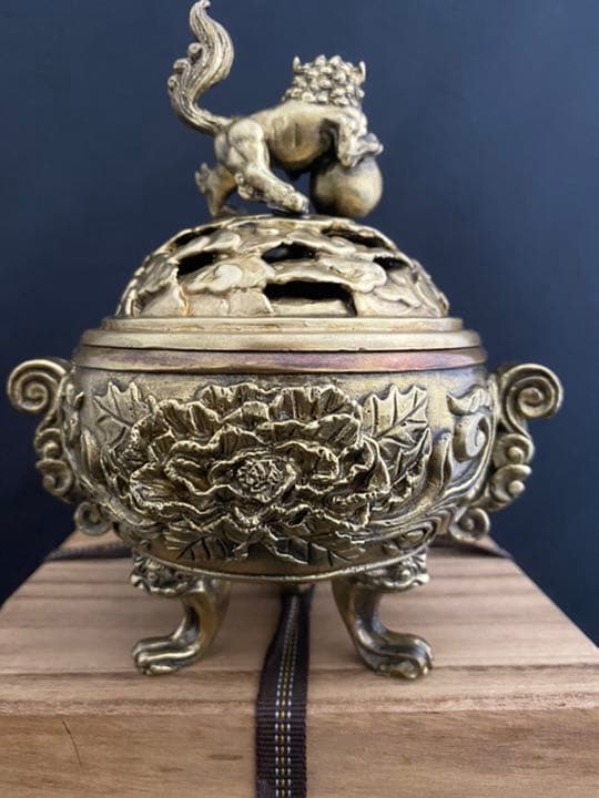 香炉 獅子　牡丹 箱 彫刻 置物　銅 開運 風水 骨董 インテリア　アンティーク