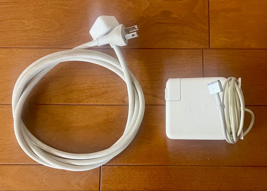 Apple MacBook Pro13インチ 本体と付属品