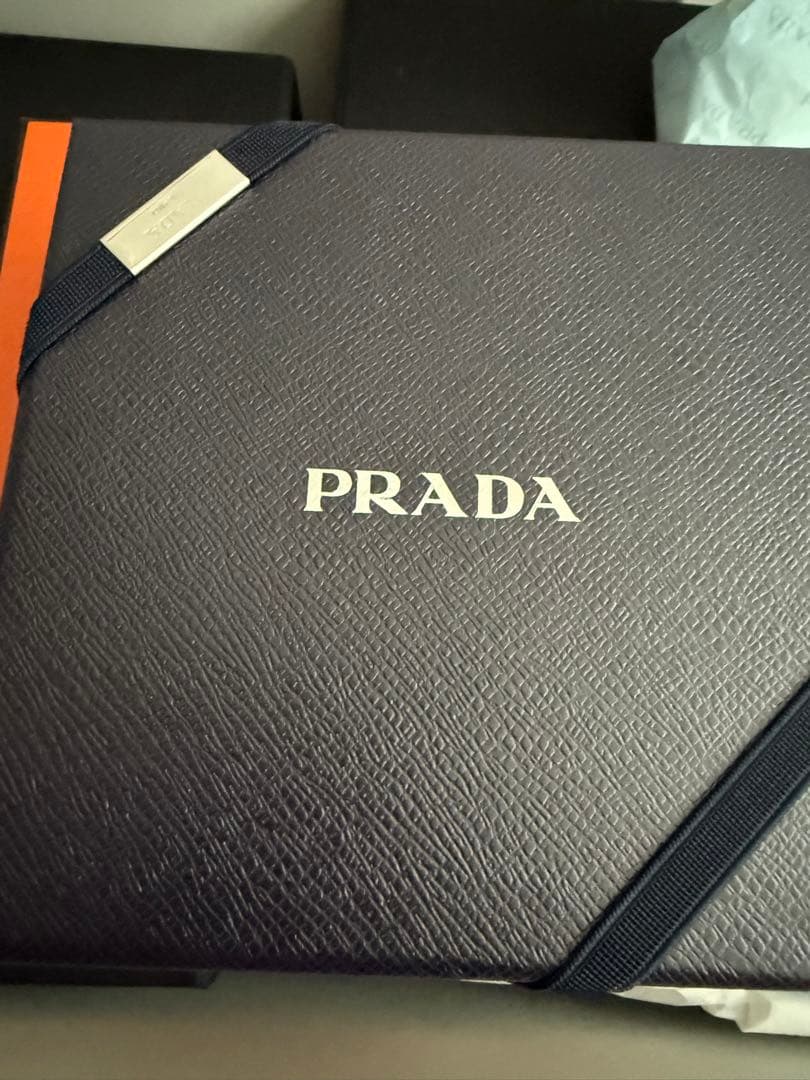 PRADA シュシュ　NYLON 完売品　NERO silver