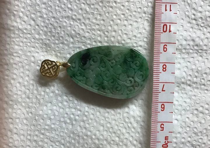 天然本翡翠　大粒両面手彫りペンダント用ルース