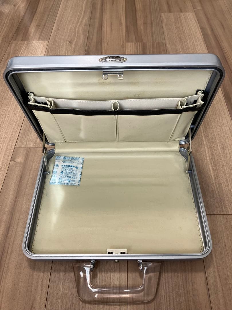 ゼロハリバートン　Ａ４サイズ アルミケース