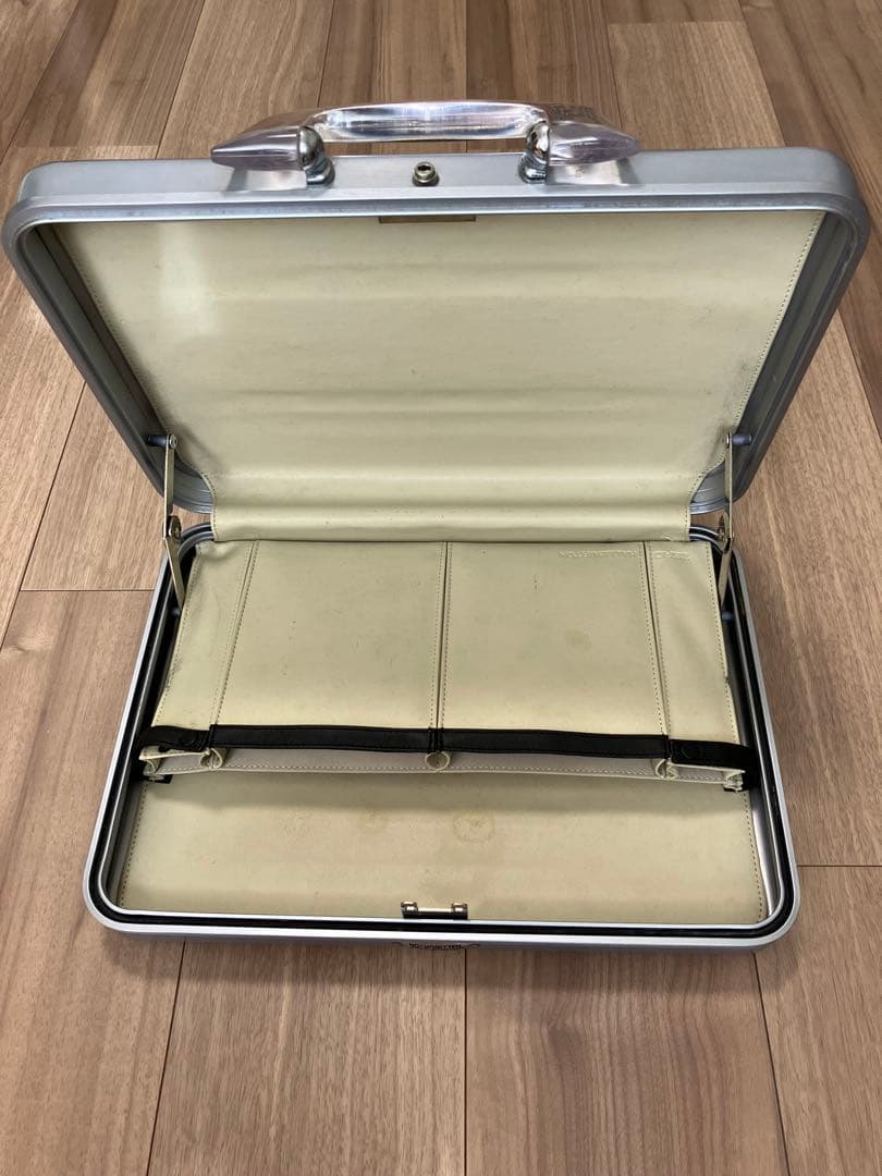 ゼロハリバートン　Ａ４サイズ アルミケース