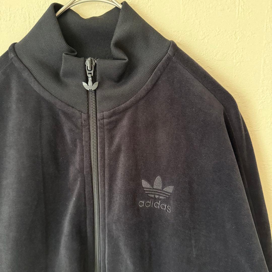 ✨adidas originals✨ベロアトラックジャケット 黒 デカロゴ刺繍