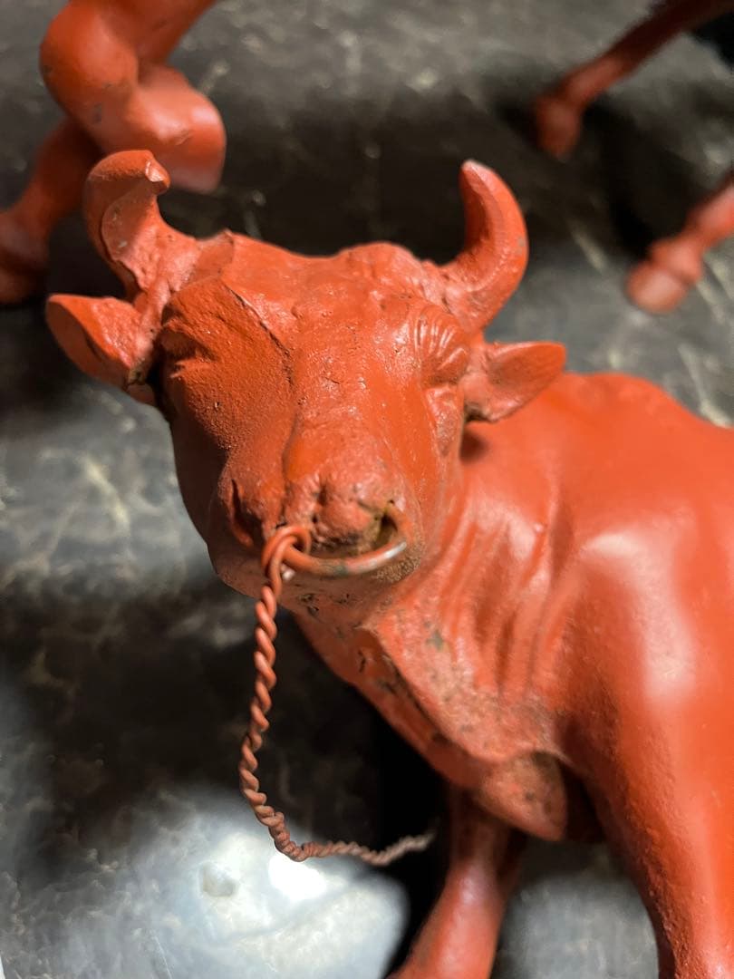 牛の置き物、鉄製の牛、鋳鉄の牛 35センチ、4.2キロ