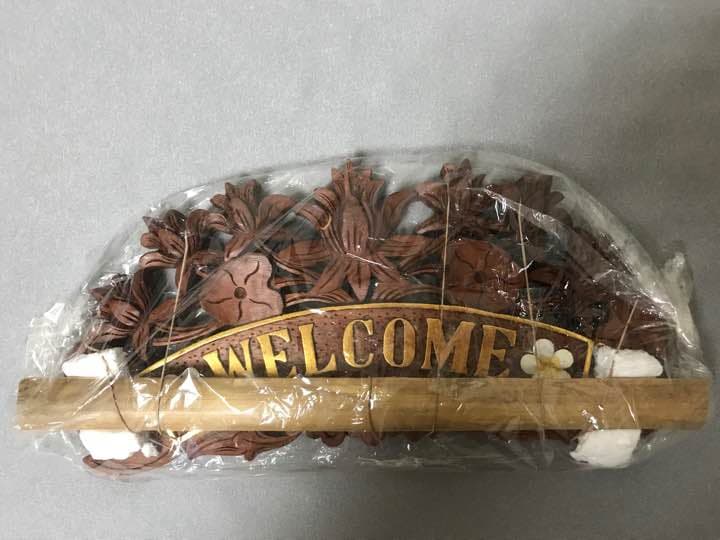新品　木製のWELCOMEボード　玄関用飾り