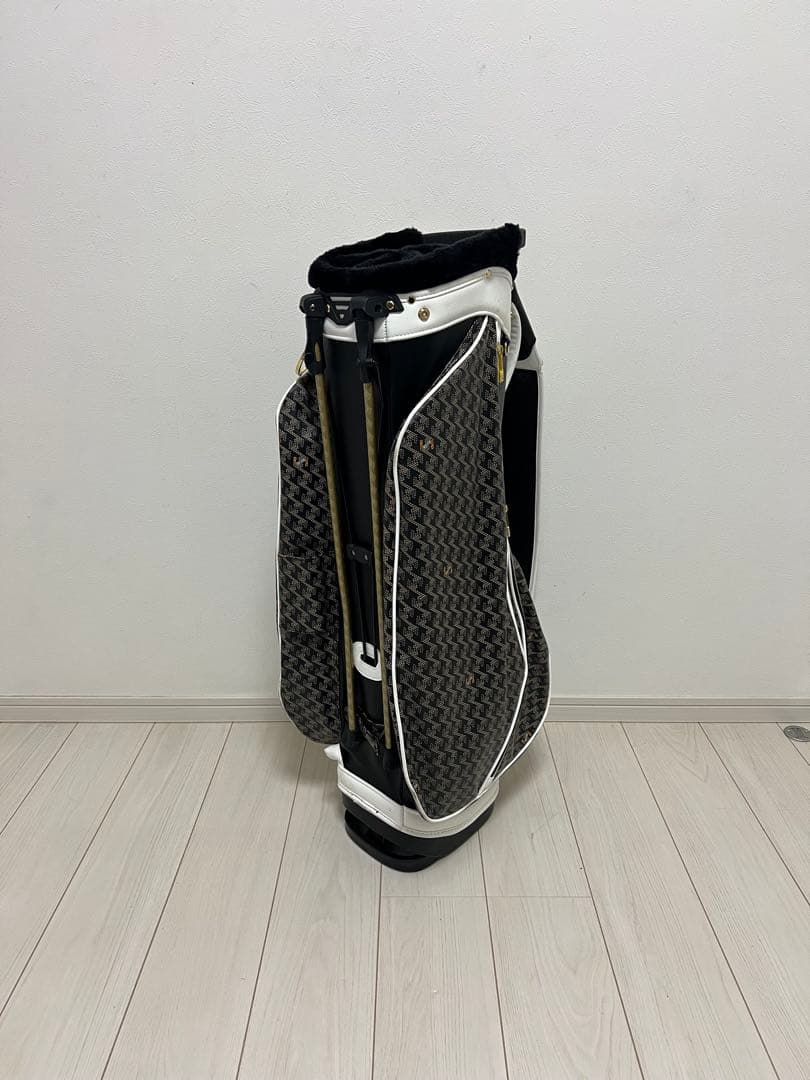 【本日だけ大幅値引き】レザレクション　パーヴォー　NO.3 キャディバッグ美品