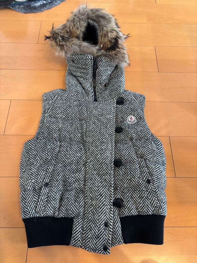最終値下げ‼️限定特価‼️美品MONCLER ダウンベスト　ファー付フード付サイズ2