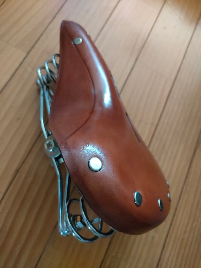 ブラウンレザーサドル スプリング付き