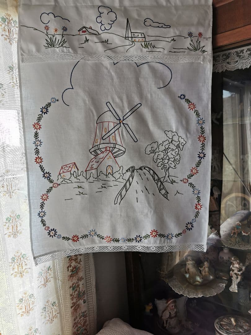 アンティーク 風車と橋と木と花刺繍クロス 家鴨の親子刺繍リボン付 カーテンパネル