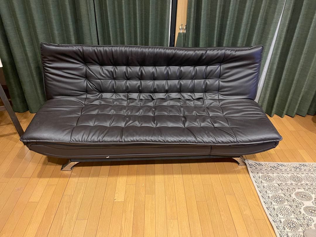 黒の合成皮革ソファベッド