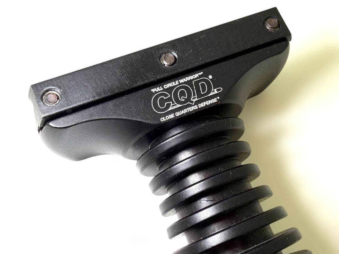 実物 CQD フォアグリップ 中古品