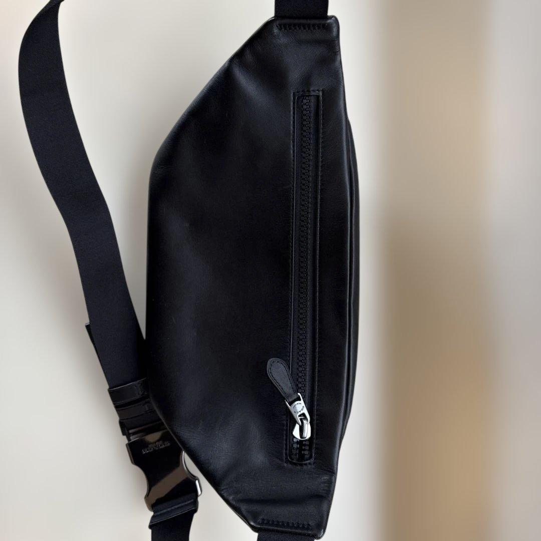 COACH モノグラムレザーボディバッグ