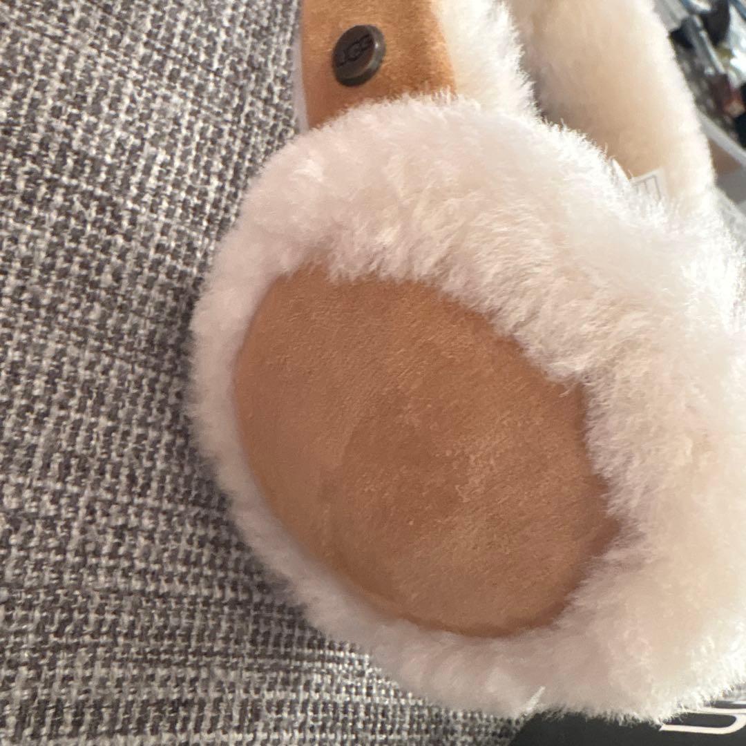 UGG フワフワファーイヤーマフ ベージュ