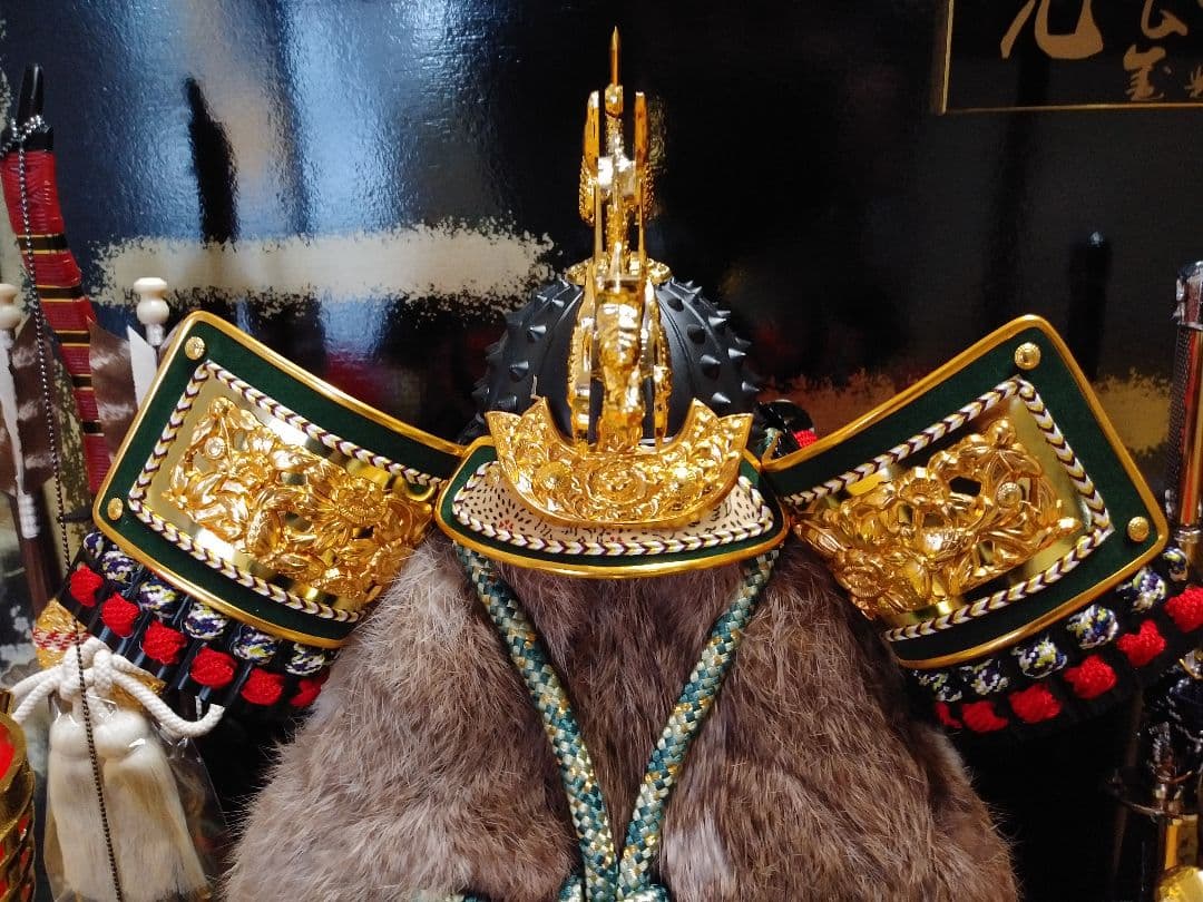 ［コロナ応援特価！］兜飾りガラスケース入り弓太刀三宝オルゴール付