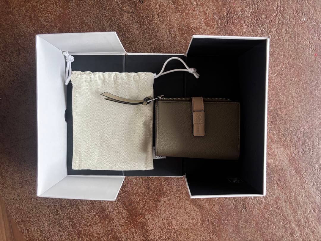 【美品】ロエベ スリムジップ バイフォールド ウォレット ソフトグレインカーフ