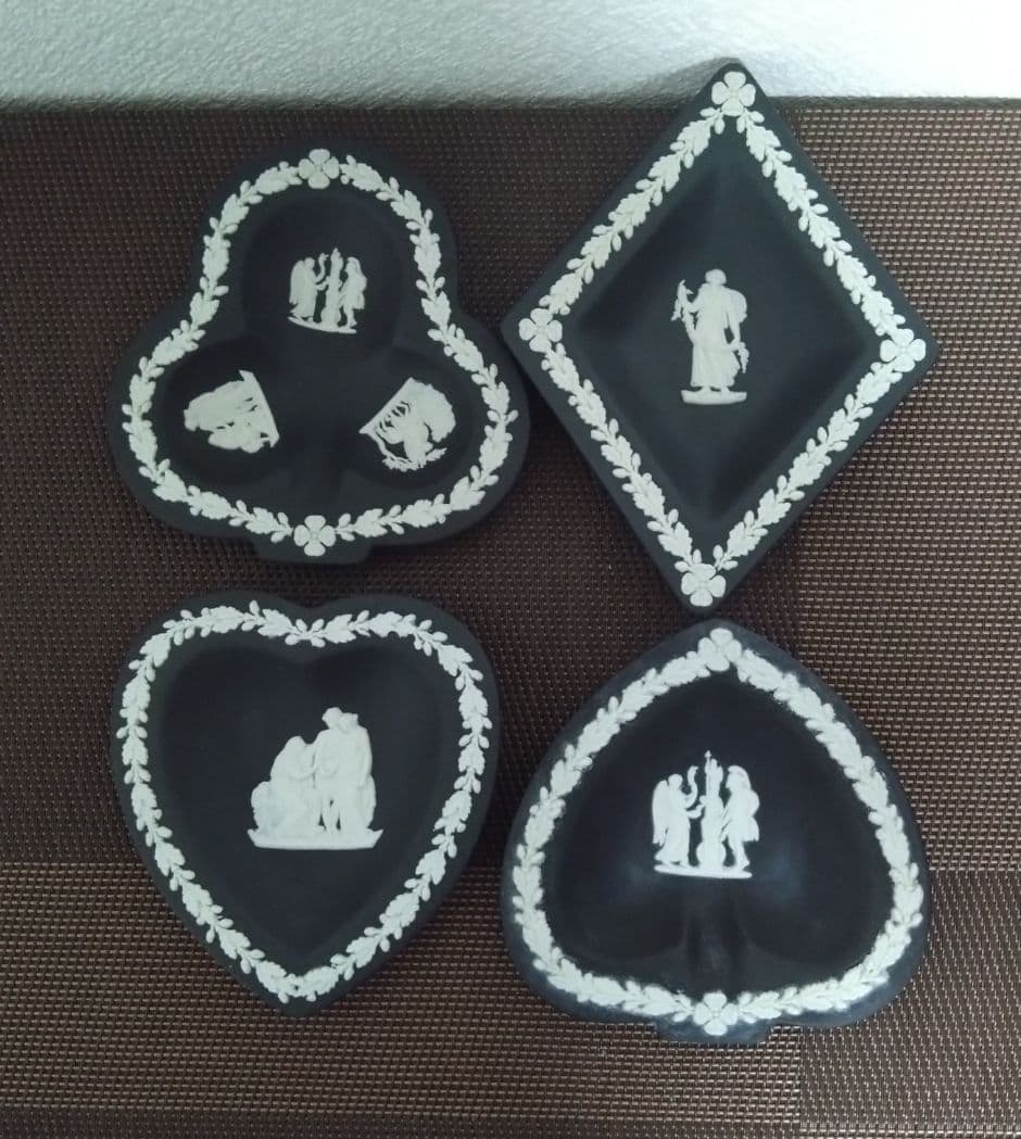 ウェッジウッド・ジャスパーブラックトランプ型４種小物入れプレート