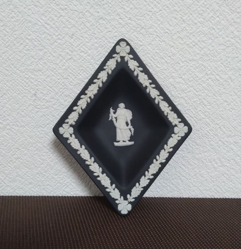 ウェッジウッド・ジャスパーブラックトランプ型４種小物入れプレート