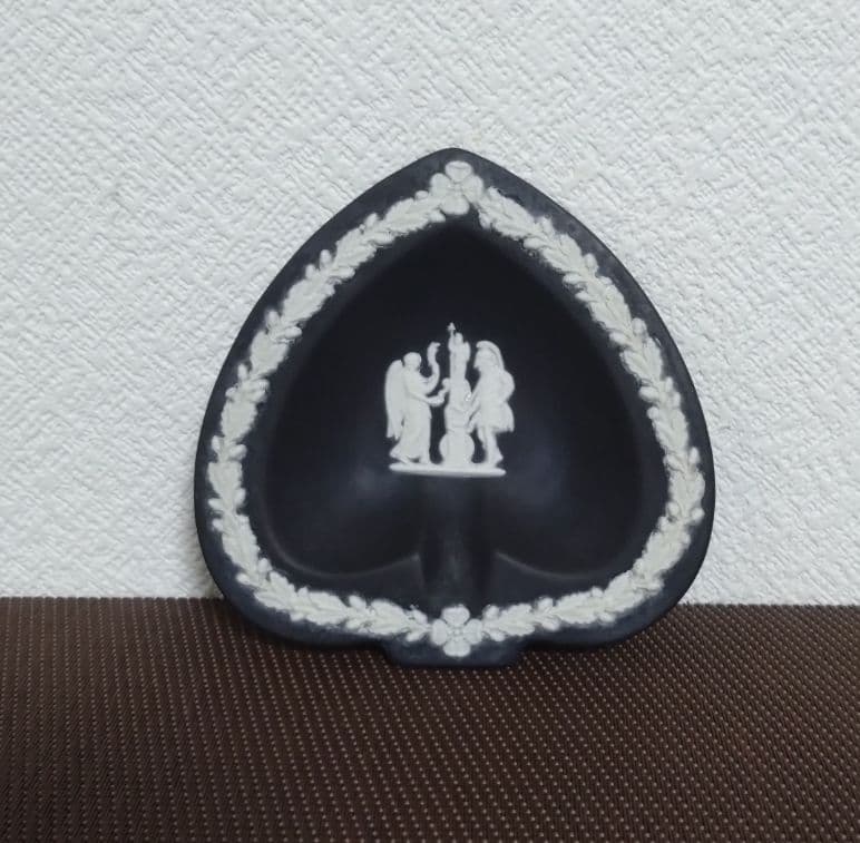 ウェッジウッド・ジャスパーブラックトランプ型４種小物入れプレート