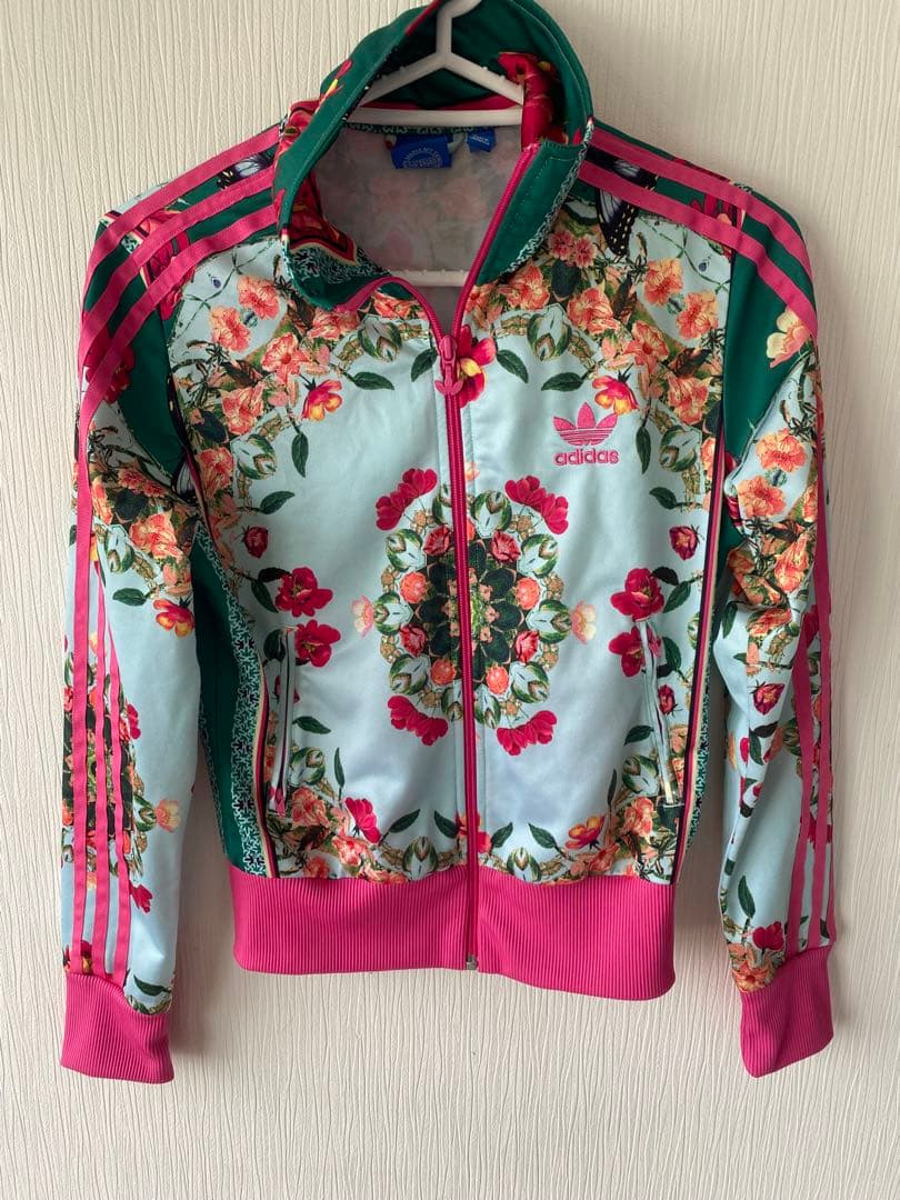 adidas オリジナルス 花柄ピンク