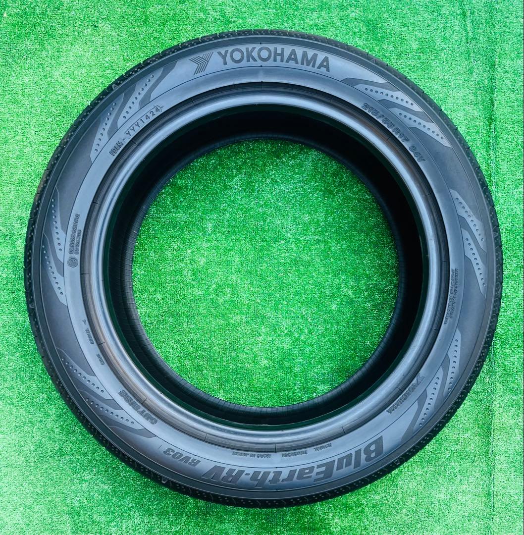 215/55 R17、YOKOHAMA BluEarth-RV03、2024年