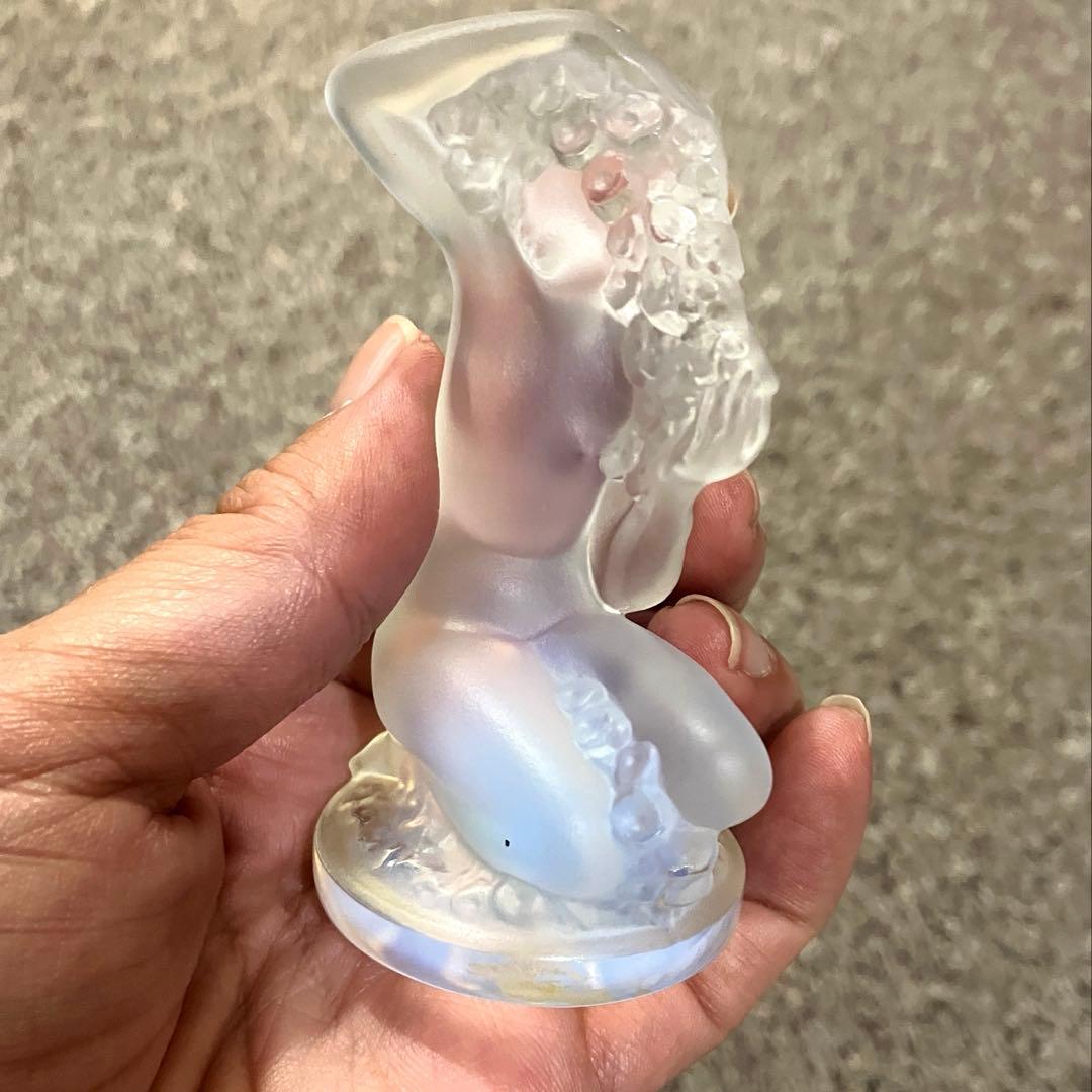 ルネ・ラリック フロレアル ライラックオパールセントガラス 「髪を撫でる裸婦像」