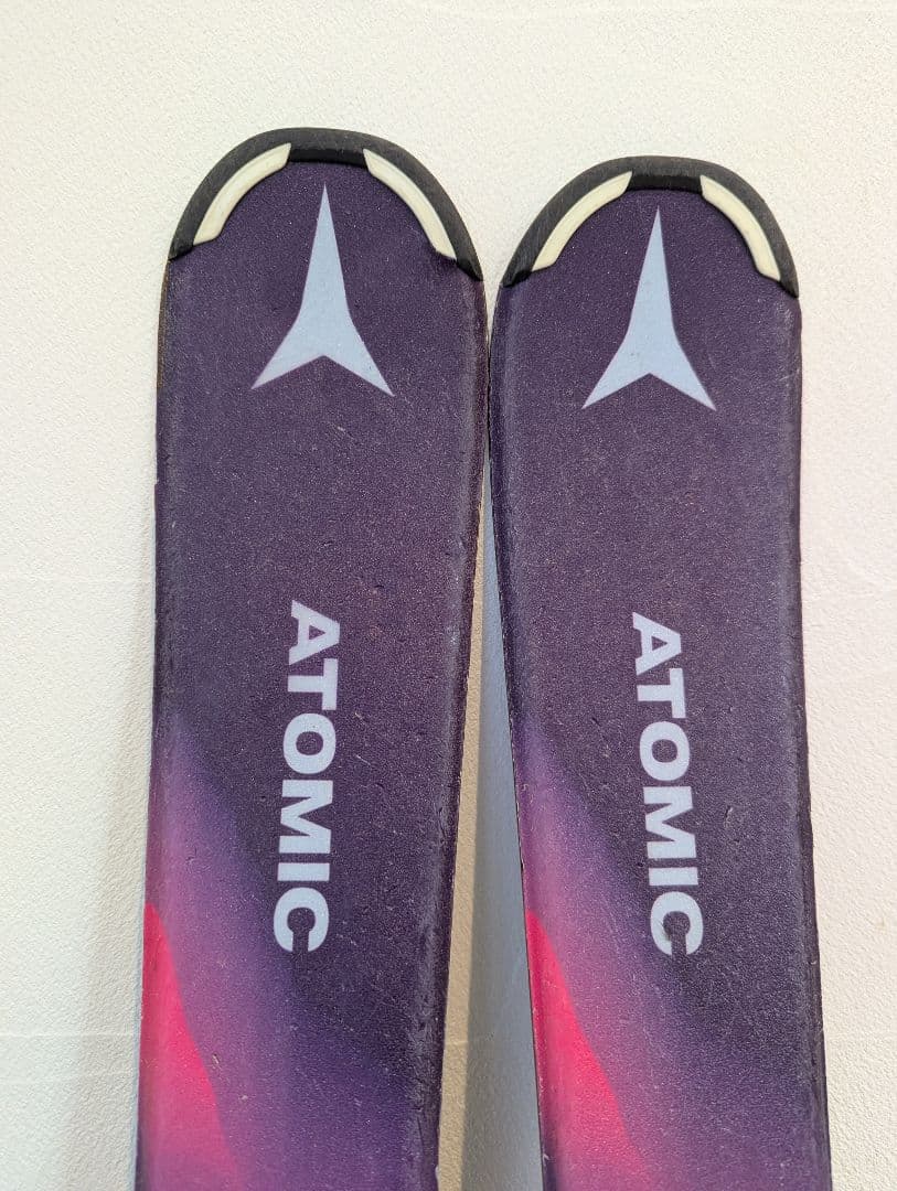 ATOMIC ジュニア用スキー板 ビンディング付き、ブーツセット