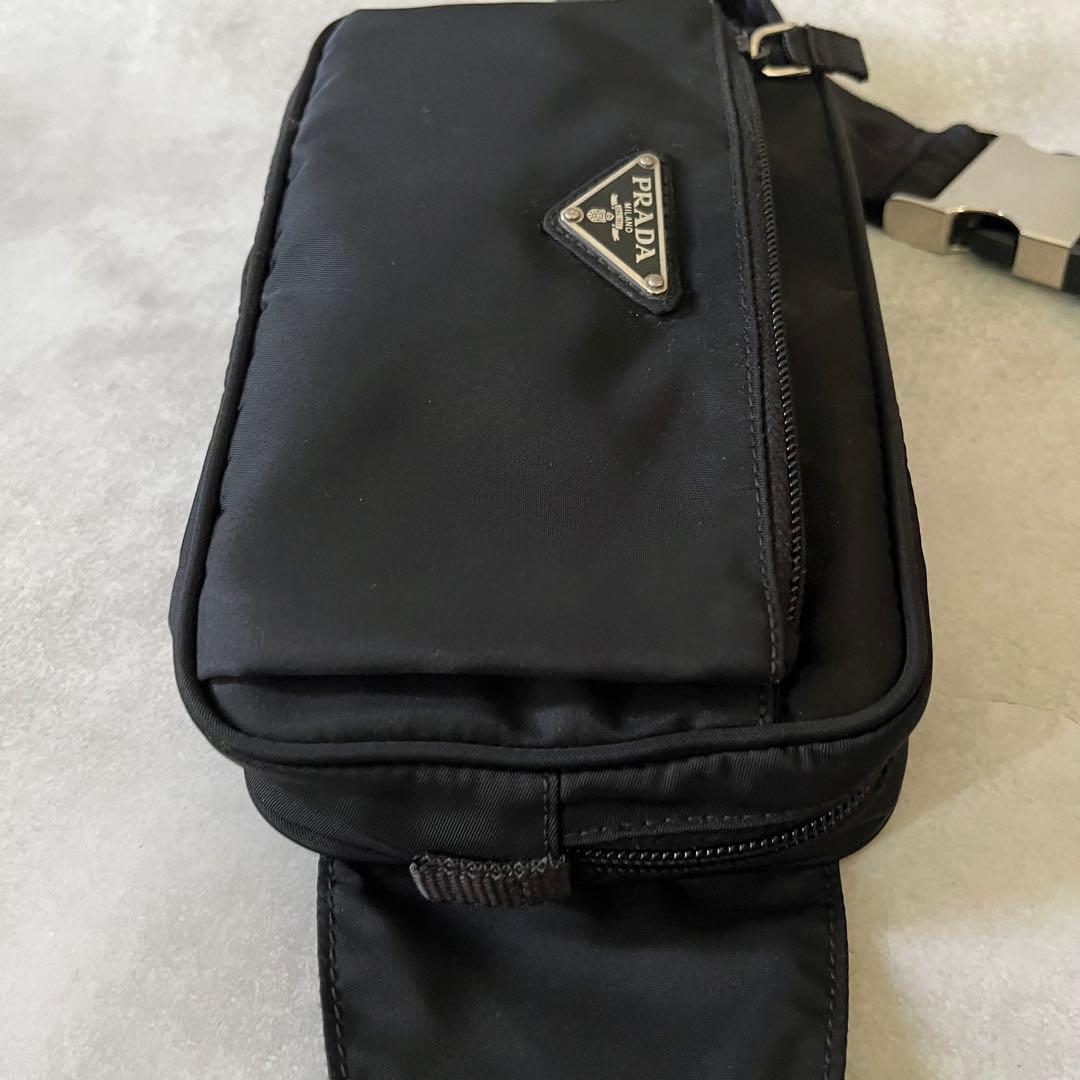 【美品】PRADA ウエストバッグ　三角ロゴ　黒　ナイロン　近年モデル