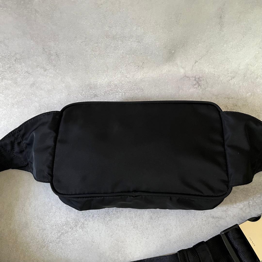 【美品】PRADA ウエストバッグ　三角ロゴ　黒　ナイロン　近年モデル