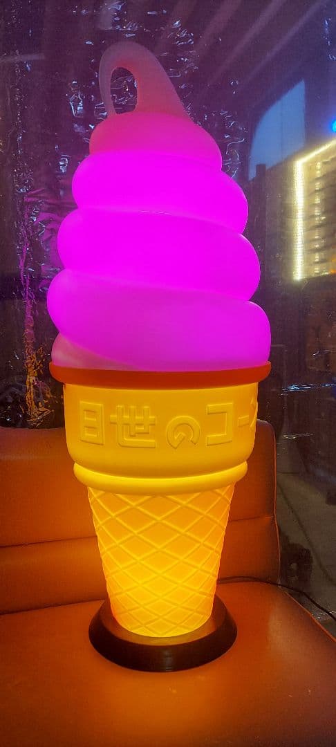 日世　ソフトクリーム型 電飾看板