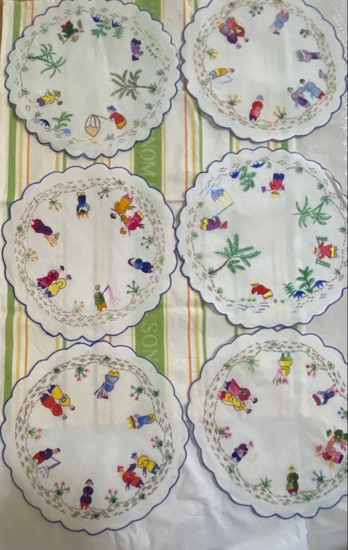 ベトナム 刺繍ティーマット9枚セット