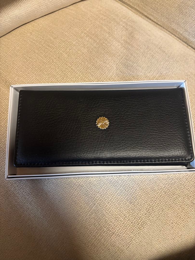 皇居菊紋牛革財布　黒レザー長財布