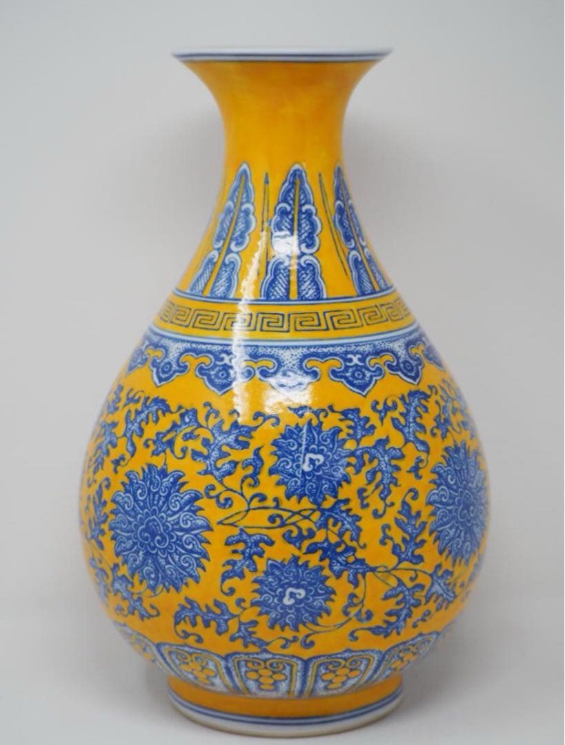 中国　古美術　花瓶　青花缠枝莲纹玉春壶　乾隆年製在銘