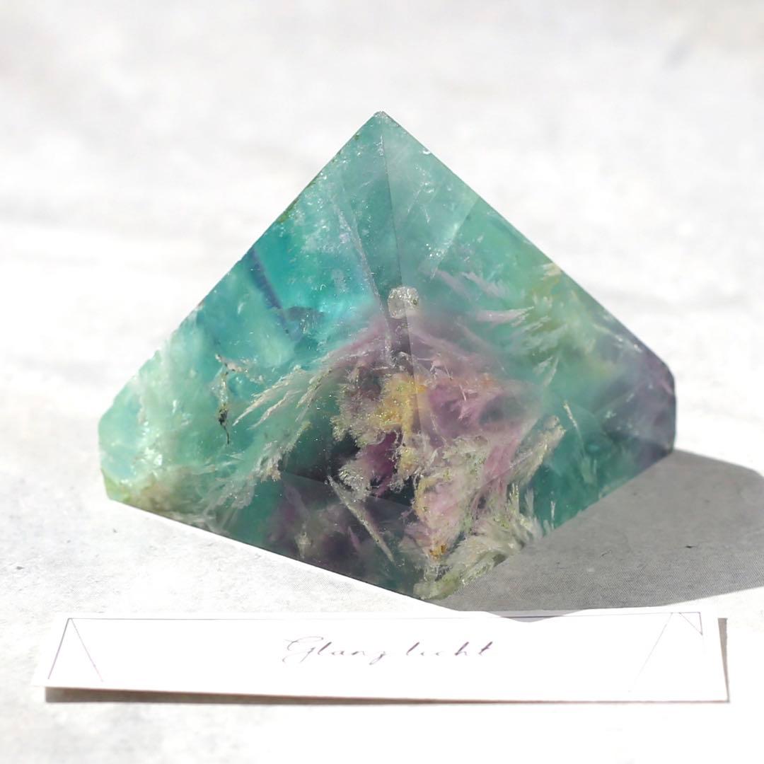 エンジェルフェザーフローライト ピラミッド型 天然石 蛍石 希少 鉱物