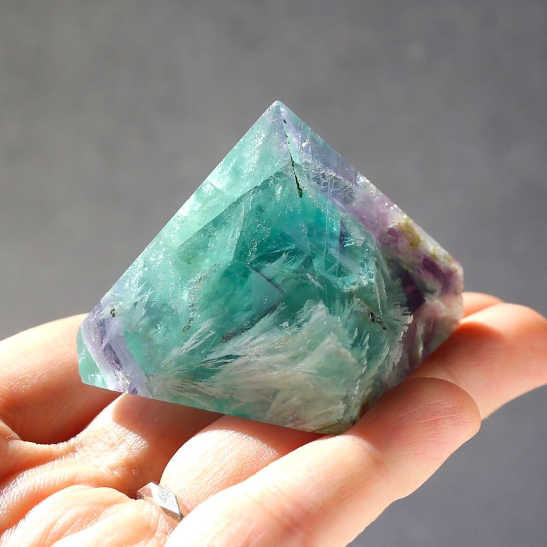 エンジェルフェザーフローライト ピラミッド型 天然石 蛍石 希少 鉱物