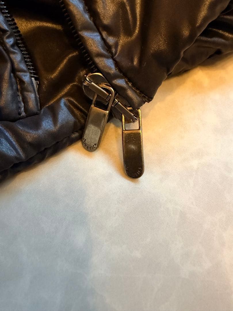 DUVETICA フード付き ブラックダウンジャケット サイズ42