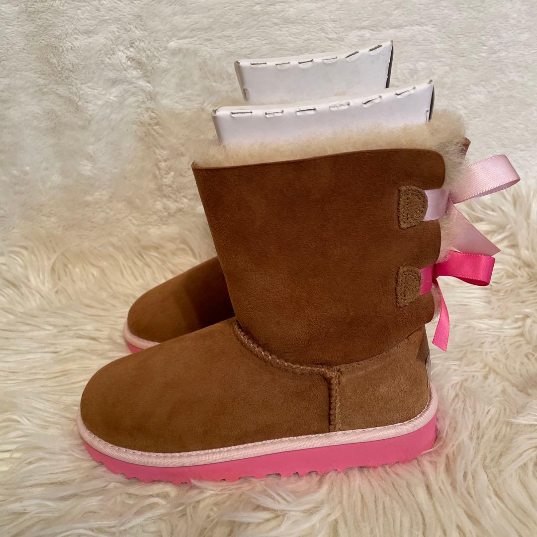 UGG ブラウン・ピンク リボン付きブーツ　20センチ